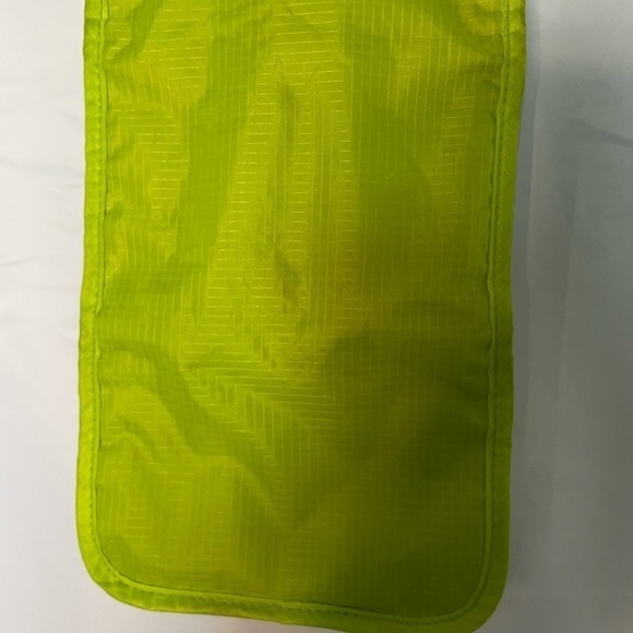 Travelon/ Tech Accessory Organizer Lime green​​​​​​​​​​​ - Picture 4 of 7